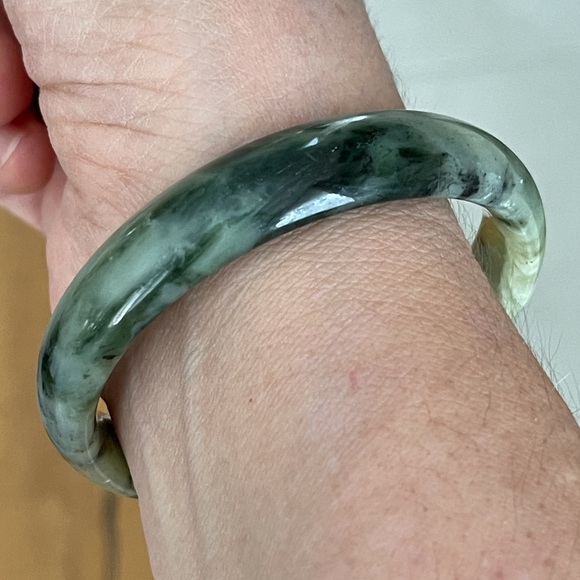 Natural Xiu green jade bangle bracelet - Picture 12 of 14
